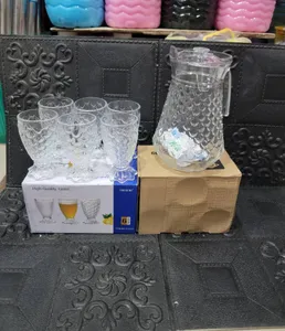 جاك ماء زجاج شكل اناناس مع طقم قلاصه