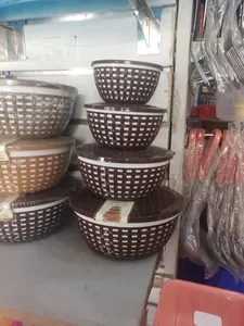 طقم حافظات بلاستيك مع الغطاء طقم مكون من   باحجام مختلفه