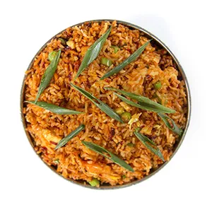 أرز مقلي بالدجاج سيزوان ( احمر )